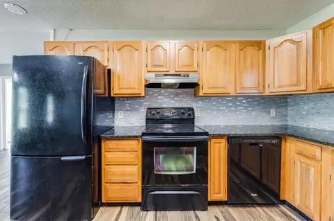 Kitchen - 5811 Monroe St, Baker, FL 32531 photo 3 of 5