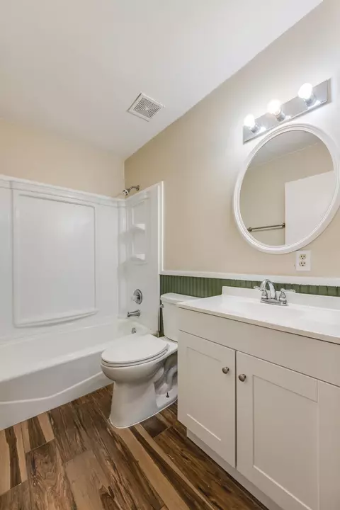 Bath - 5811 Monroe St, Baker, FL 32531 photo 4 of 4