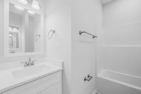 Bath - 72 Riverwalk Cir, Freeport, FL 32439 photo 3 of 4