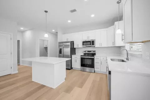 Kitchen - 72 Riverwalk Cir, Freeport, FL 32439 photo 1 of 4