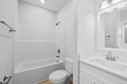 Bath - 72 Riverwalk Cir, Freeport, FL 32439 photo 2 of 4
