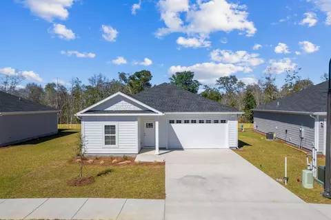 72 Riverwalk Cir, Freeport, FL 32439