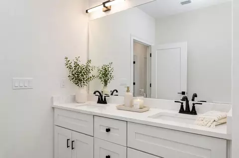 Bath - 5448 Jenee Ct, Crestview, FL 32539 photo 5 of 8