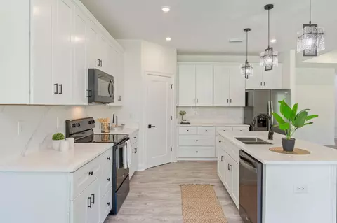 Kitchen - 5448 Jenee Ct, Crestview, FL 32539 photo 2 of 4