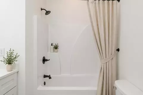 Bath - 5448 Jenee Ct, Crestview, FL 32539 photo 6 of 8
