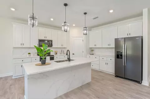 Kitchen - 5448 Jenee Ct, Crestview, FL 32539 photo 3 of 4