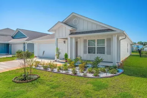103 Riverwalk Cir, Freeport, FL 32439