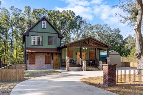 981 E Chestnut Ave, Crestview, FL 32539