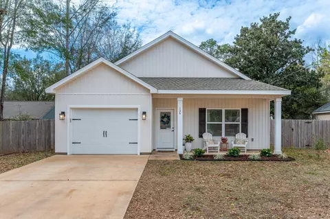 156 Oak Ln, Crestview, FL 32536