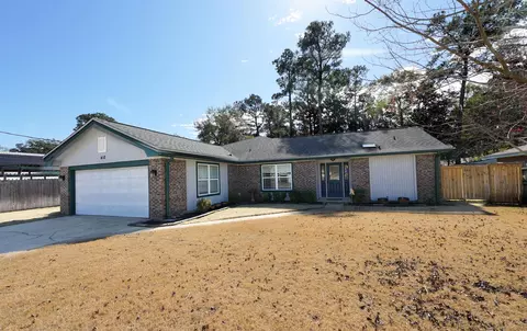410 Green Oak Ln, Niceville, FL 32578
