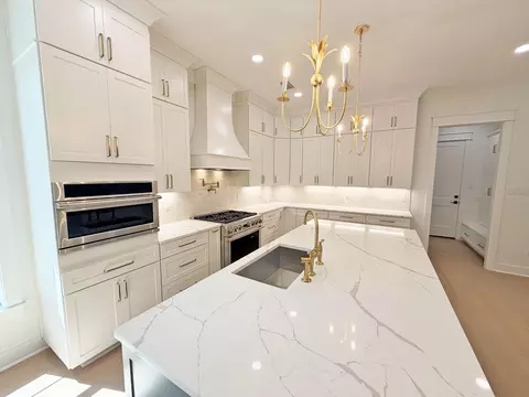 Kitchen - 59 W Perseverance Pt, Freeport, FL 32439 photo 2 of 3