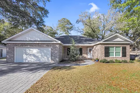 320 N Cedar Ave, Niceville, FL 32578
