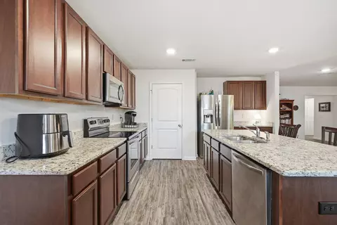 Kitchen - 365 Merlin Ct, Crestview, FL 32539 photo 3 of 7