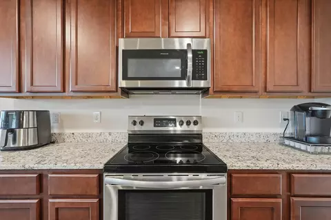 Kitchen - 365 Merlin Ct, Crestview, FL 32539 photo 6 of 7