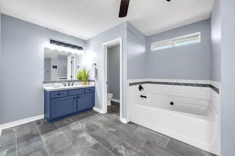 Bath - 5432 E Brook Dr, Crestview, FL 32539 photo 2 of 5