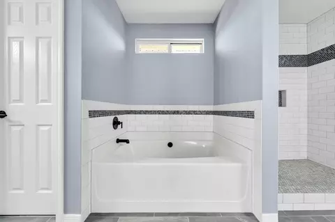 Bath - 5432 E Brook Dr, Crestview, FL 32539 photo 4 of 5
