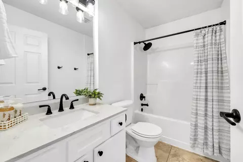 Bath - 5432 E Brook Dr, Crestview, FL 32539 photo 5 of 5