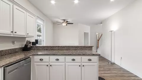 Entry Way - 22 Sawyer Ct, Freeport, FL 32439 photo 2 of 2