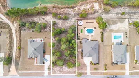 20 W Club House Dr # B, Freeport, FL 32439