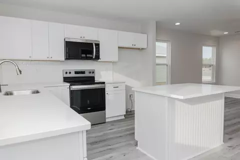 Kitchen - 5352 Highview Dr, Crestview, FL 32539 photo 3 of 3