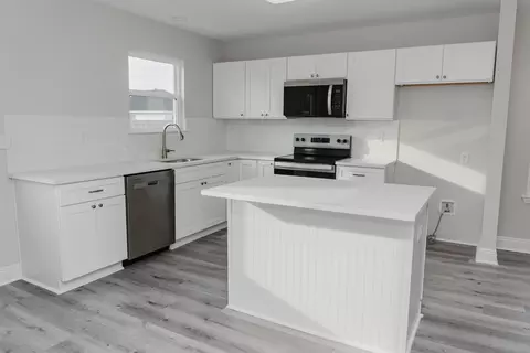 Kitchen - 5352 Highview Dr, Crestview, FL 32539 photo 2 of 3