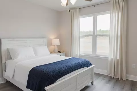 Bedroom - 5352 Highview Dr, Crestview, FL 32539 photo 1 of 8
