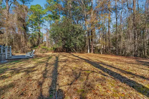 Exterior - 104 Fairway Dr, Crestview, FL 32536 photo 7 of 8