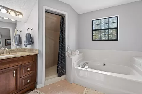 Bath - 104 Fairway Dr, Crestview, FL 32536 photo 2 of 3