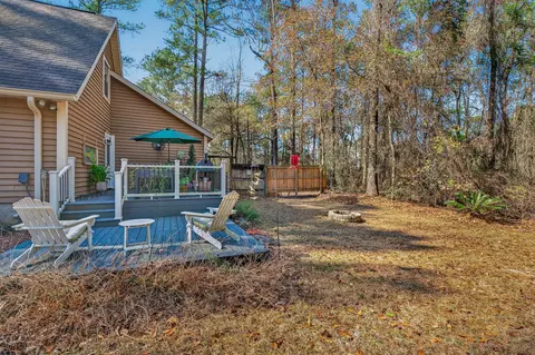 Exterior - 104 Fairway Dr, Crestview, FL 32536 photo 5 of 8