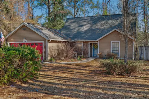 Exterior - 104 Fairway Dr, Crestview, FL 32536 photo 2 of 8