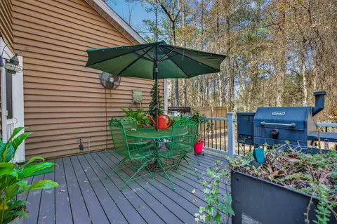 Exterior - 104 Fairway Dr, Crestview, FL 32536 photo 4 of 8