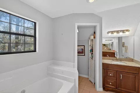 Bath - 104 Fairway Dr, Crestview, FL 32536 photo 3 of 3