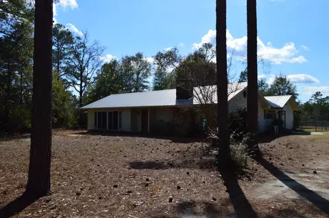 646 Millard Gainey Rd, Defuniak Springs, FL 32435