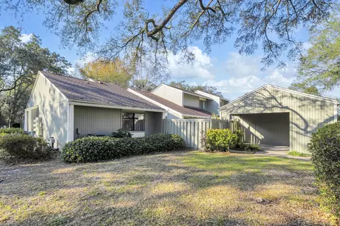 800 Bay Dr #05, Niceville, FL 32578