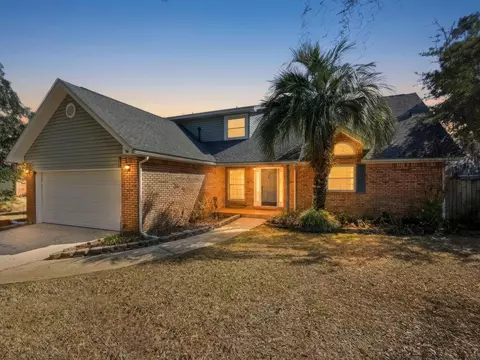395 Jasmine Ave, Valparaiso, FL 32580