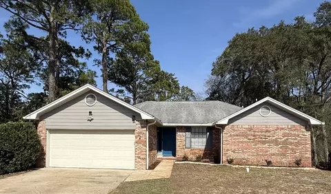 208 Elliott Rd, Mary Esther, FL 32569