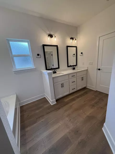 Bath - 2418 Aleia Ln, Crestview, FL 32536 photo 6 of 7