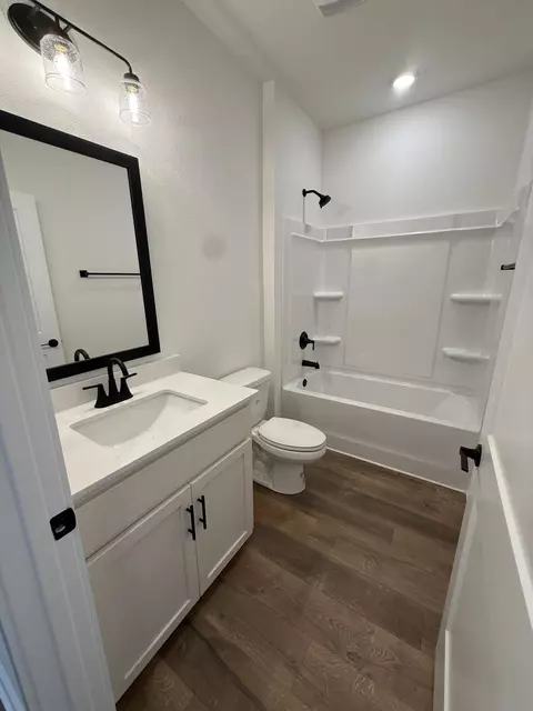 Bath - 2418 Aleia Ln, Crestview, FL 32536 photo 7 of 7