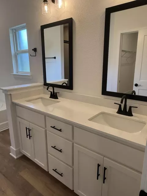 Bath - 2418 Aleia Ln, Crestview, FL 32536 photo 1 of 7