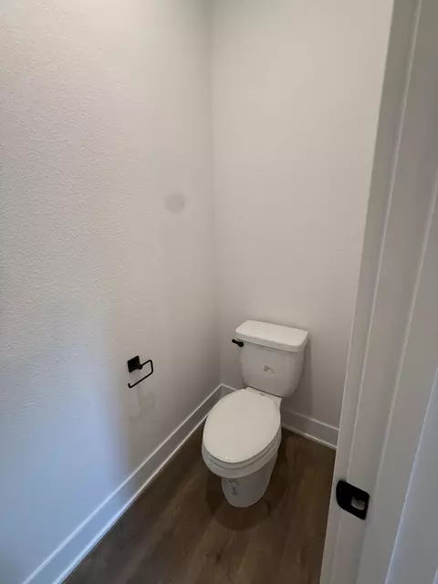 Bath - 2418 Aleia Ln, Crestview, FL 32536 photo 5 of 7