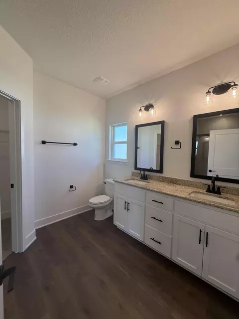 Bath - 2416 Aleia Ln, Crestview, FL 32536 photo 3 of 5