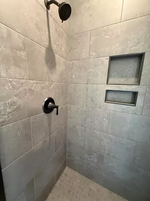 Bath - 2414 Aleia Ln, Crestview, FL 32536 photo 5 of 7