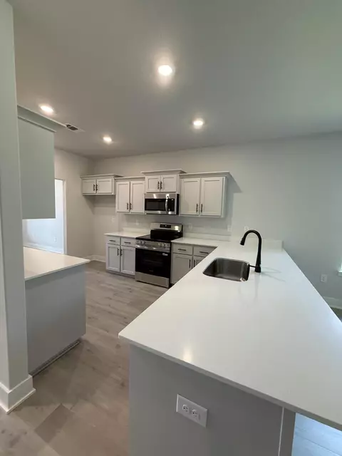 Kitchen - 2414 Aleia Ln, Crestview, FL 32536 photo 4 of 4
