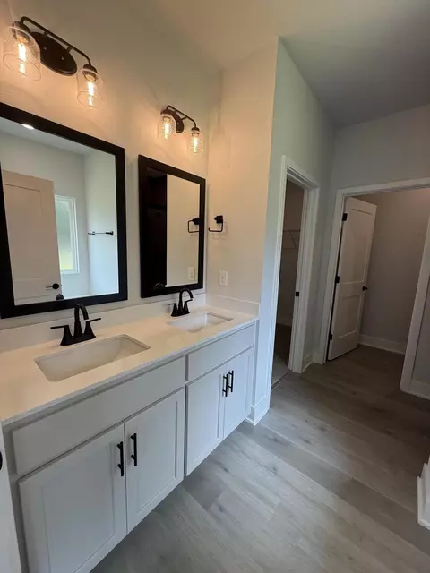 Bath - 2414 Aleia Ln, Crestview, FL 32536 photo 3 of 7