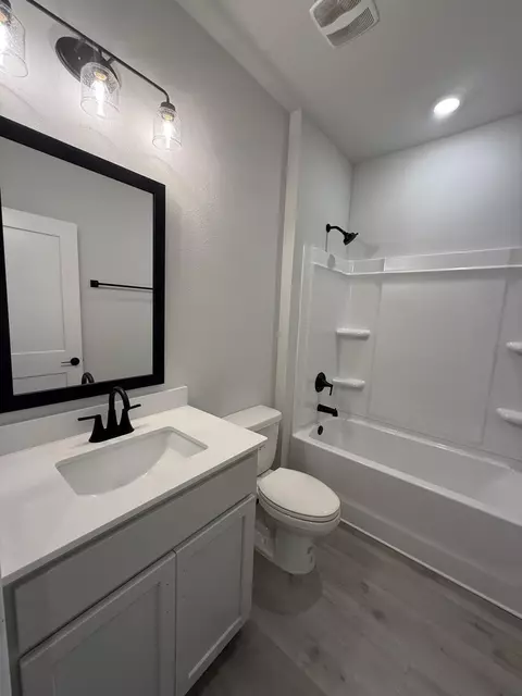 Bath - 2414 Aleia Ln, Crestview, FL 32536 photo 1 of 7