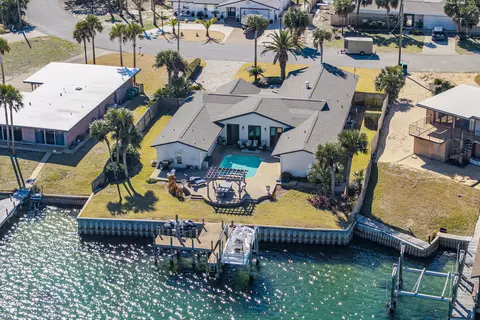 423 Caviar Dr, Fort Walton Beach, FL 32548