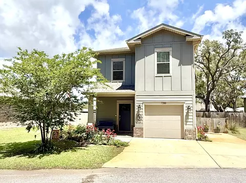 7388 Hiawatha Ln, Navarre, FL 32566