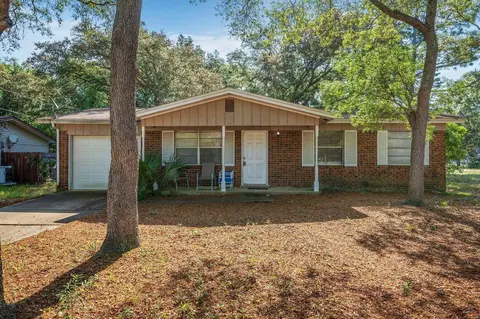 50 Berwick Cir, Shalimar, FL 32579