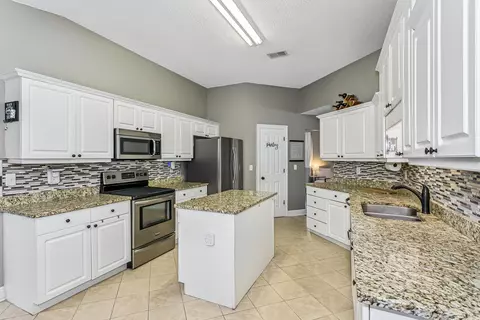 Kitchen - 1238 Northview Dr, Crestview, FL 32536 photo 3 of 7