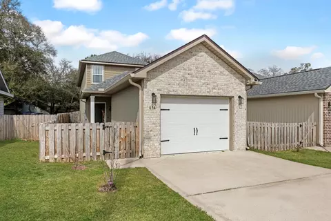 61 9th Ave # A, Shalimar, FL 32579